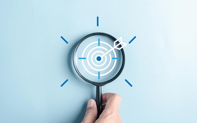 magnifying glass with bullseye